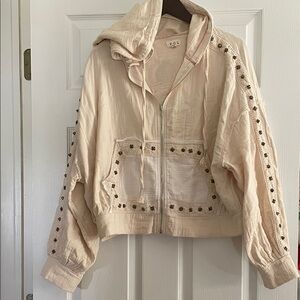 🤎New w/o tags POL Cream Hooded Zip Bomber with Stud Trim🤎
